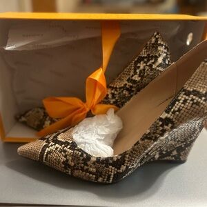 Elegant Snakeskin Wedge Shoes
